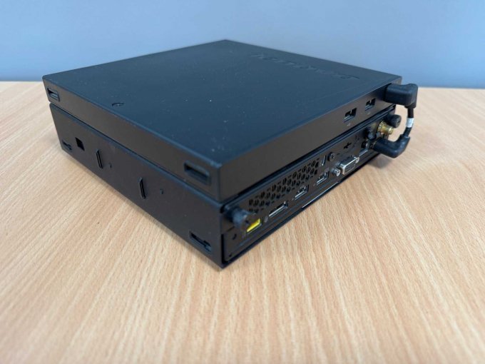 Lenovo ThinkCentre M93 10A4 – Tiny Desktop
Rückansicht