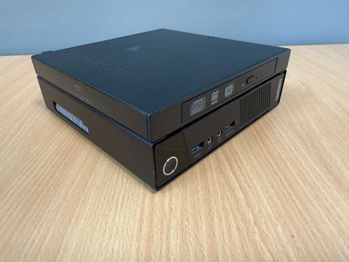 Lenovo ThinkCentre M93 10A4 – Tiny Desktop
Ansicht von vorne