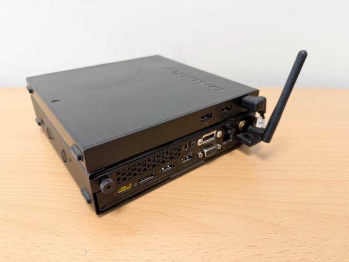 Lenovo ThinkCentre M93 10A5 – Tiny Desktop
Rückansicht