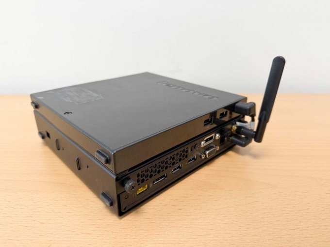 Lenovo ThinkCentre M93 10A5 – Tiny Desktop
Rückansicht