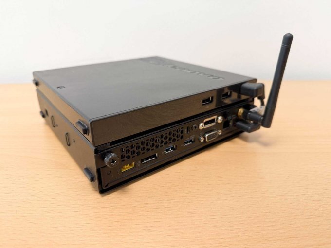 Lenovo ThinkCentre M93 10A5 – Tiny Desktop
Rückansicht
