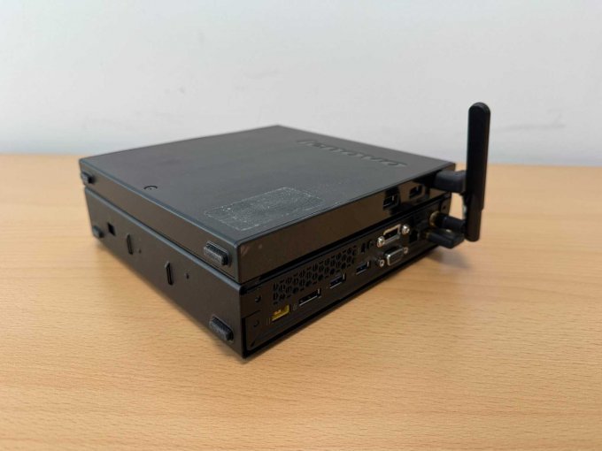 Lenovo ThinkCentre M93 10A5 – Tiny Desktop 
Ansicht von hinten