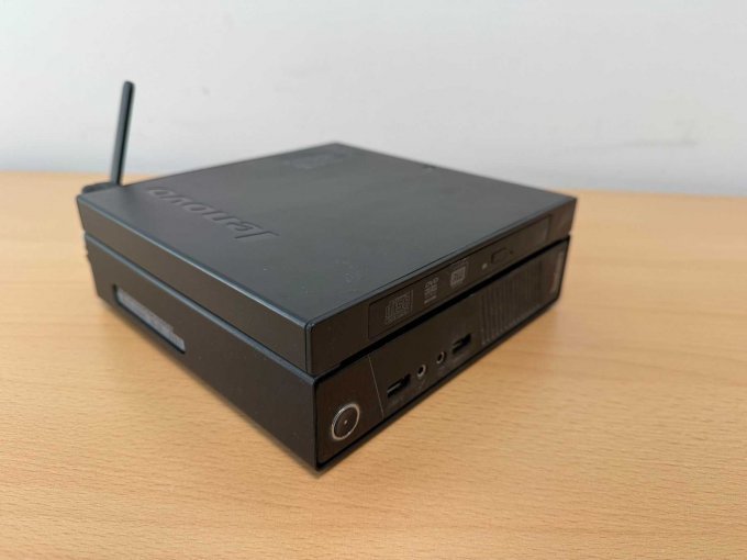 Lenovo ThinkCentre M93 10A5 – Tiny Desktop 
Ansicht von vorne