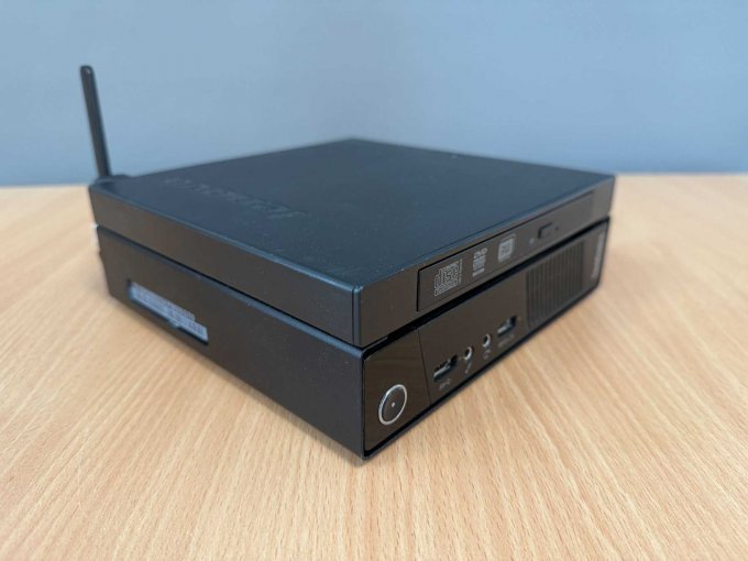 Lenovo ThinkCentre M93 10A5 – Tiny Desktop
Seitenansicht