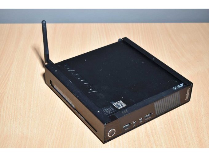 Lenovo ThinkCentre M93 10A5 – Tiny Desktop
Ansicht von vorne mit WLAN-Antenne