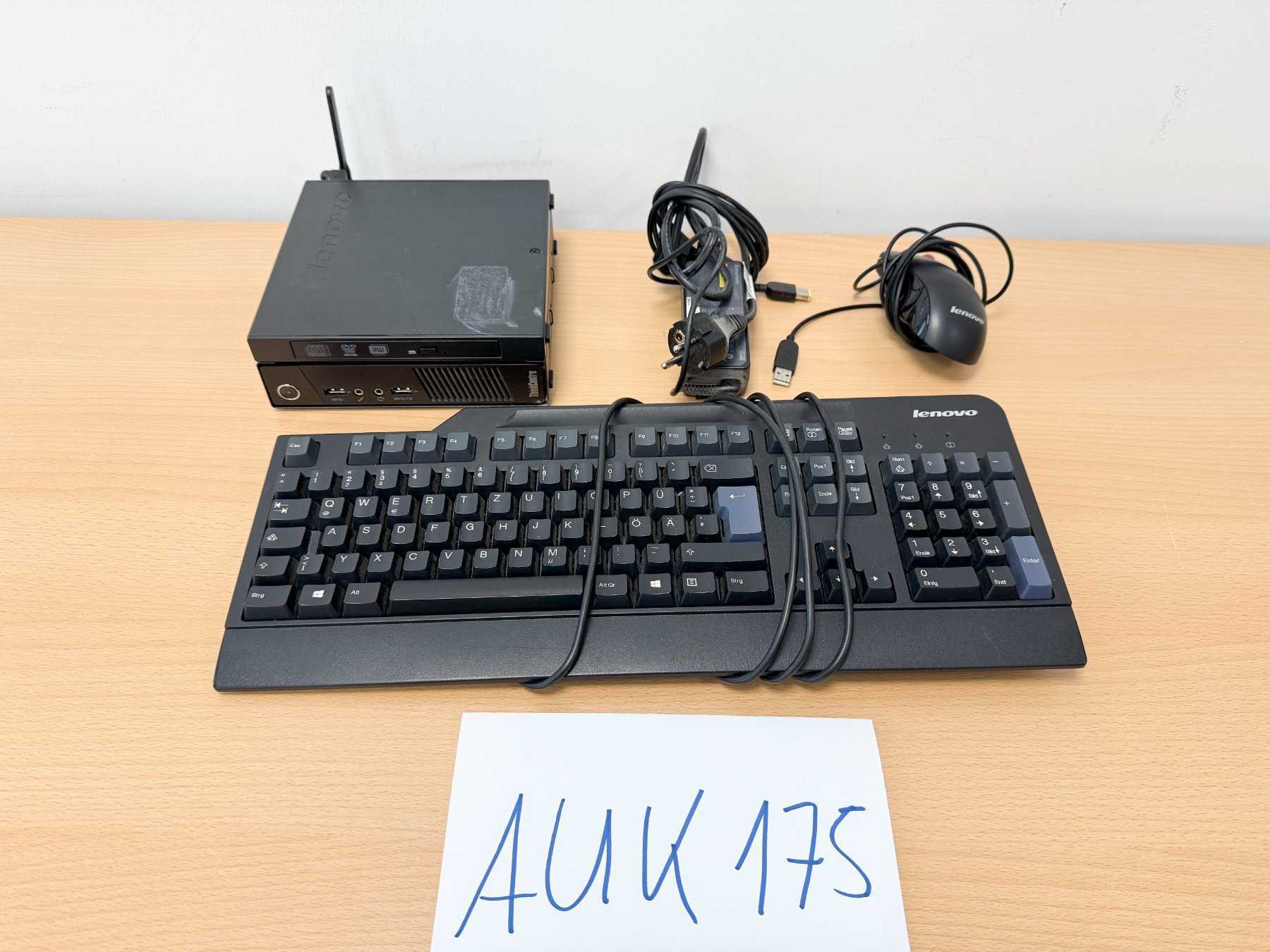 Lenovo ThinkCentre M93 10A5 – Tiny Desktop
mit Zubehör