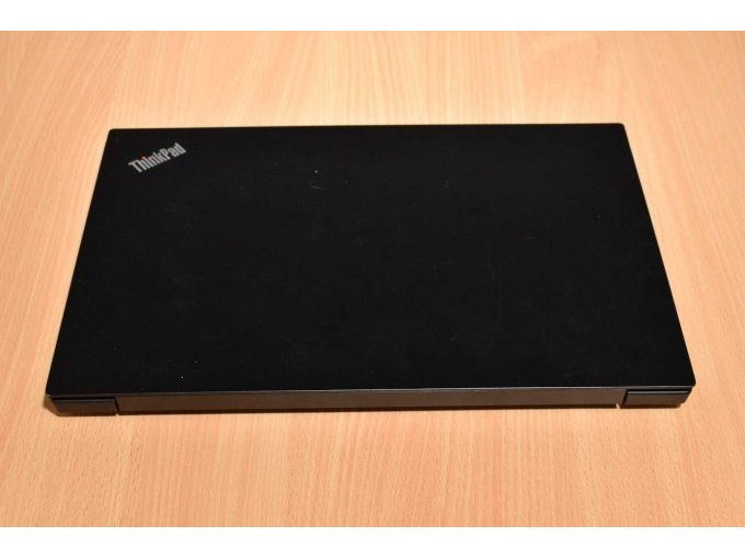 Lenovo ThinkPad E595 15,6 Zoll (39,60 cm)
Ansicht geschlossen