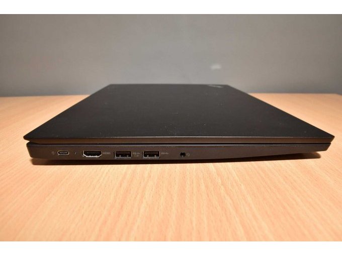 Lenovo ThinkPad E595 15,6 Zoll (39,60 cm)
Ansicht von der Seite