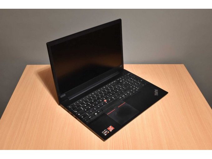 Lenovo ThinkPad E595 15,6 Zoll (39,60 cm)
Ansicht geöffnet