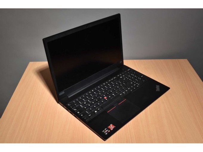 Lenovo ThinkPad E595 15,6 Zoll (39,60 cm)
Ansicht geöffnet