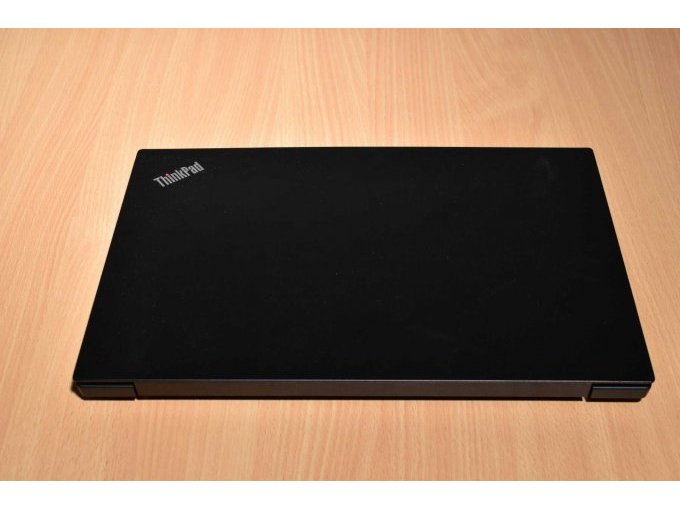 Lenovo ThinkPad E595 15,6 Zoll (39,60 cm)Ansicht geschlossen
