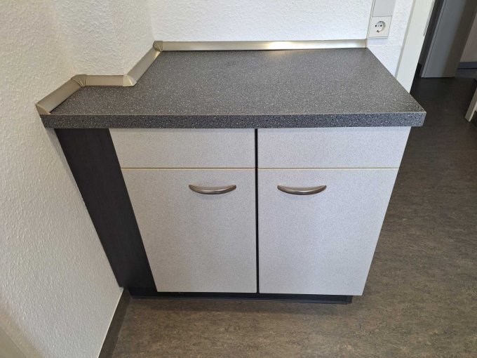 Ansicht kleiner Unterschrank mit Platte