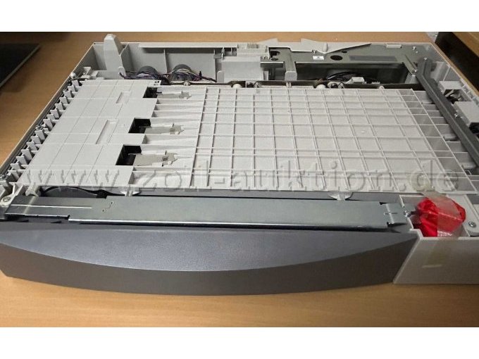 Seitenansicht des Lexmark Duplexer 20B2400, ausgepackt auf Tischoberfläche