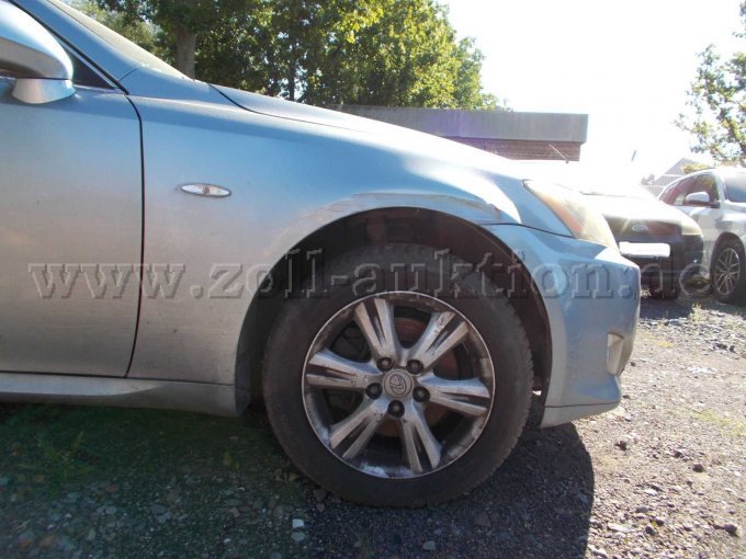 Deformation des vorderen rechten Kotflügels