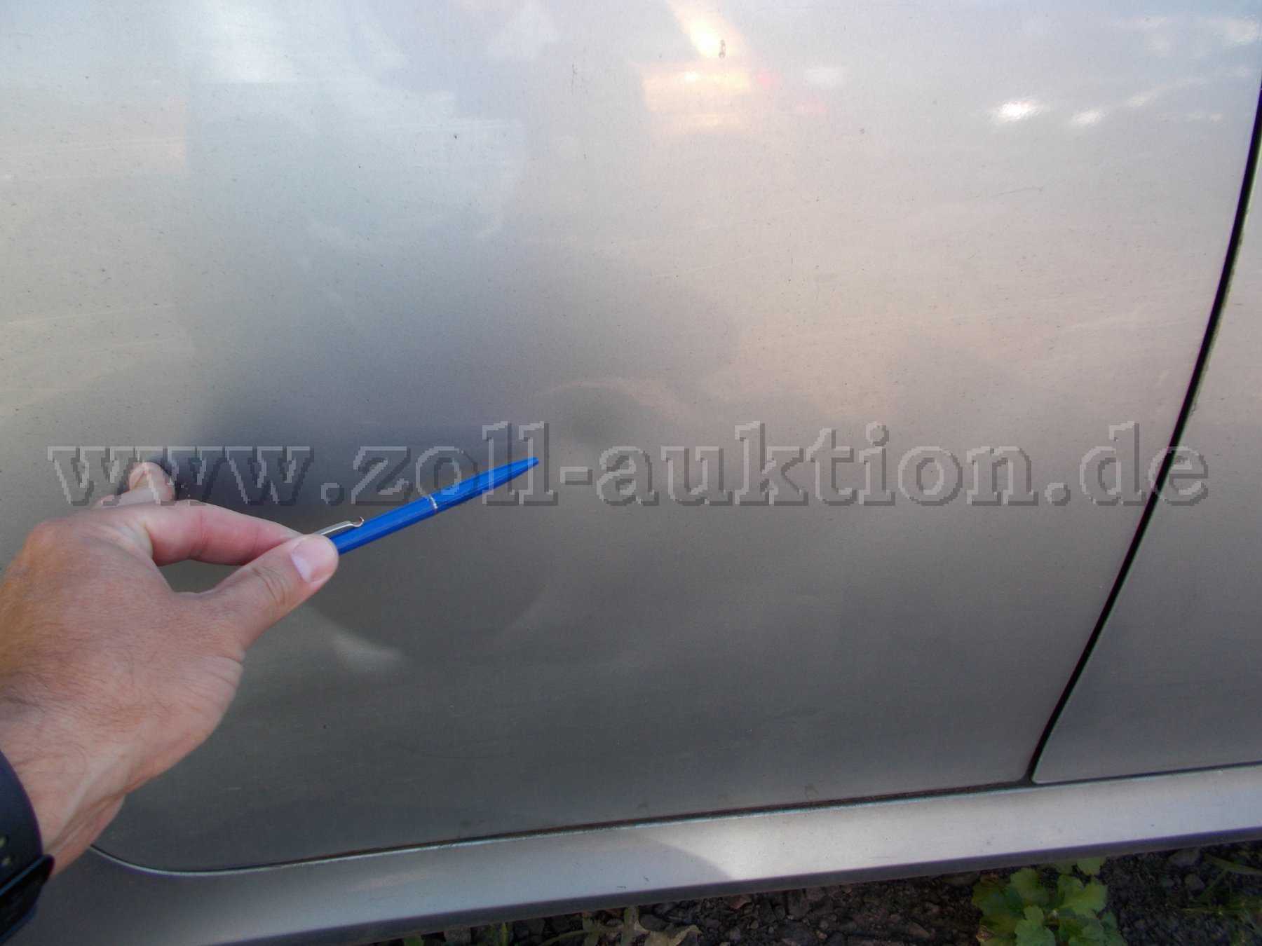 Deformation der rechten hinteren Tür