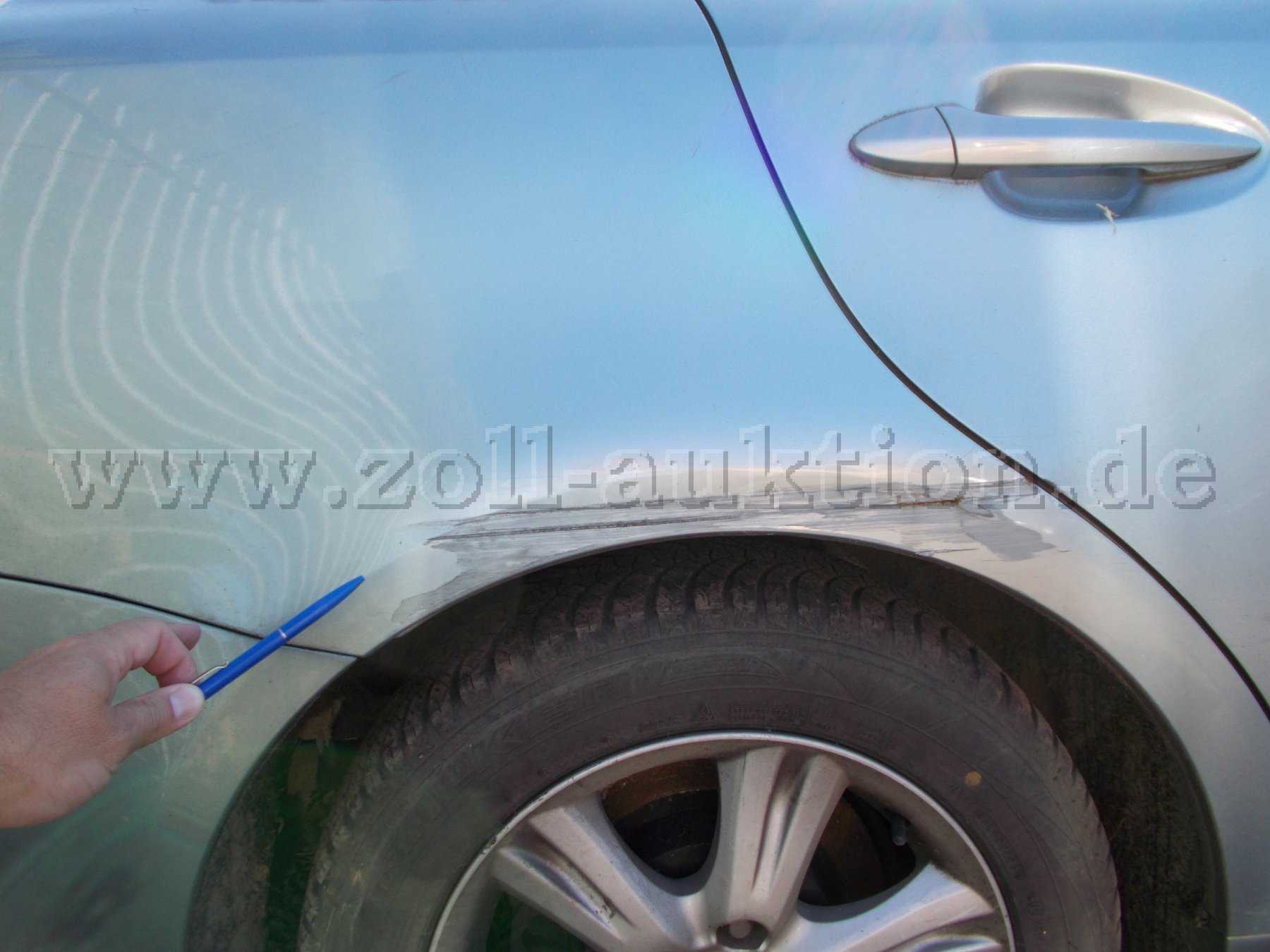 Deformation des hinteren rechten Kotflügels