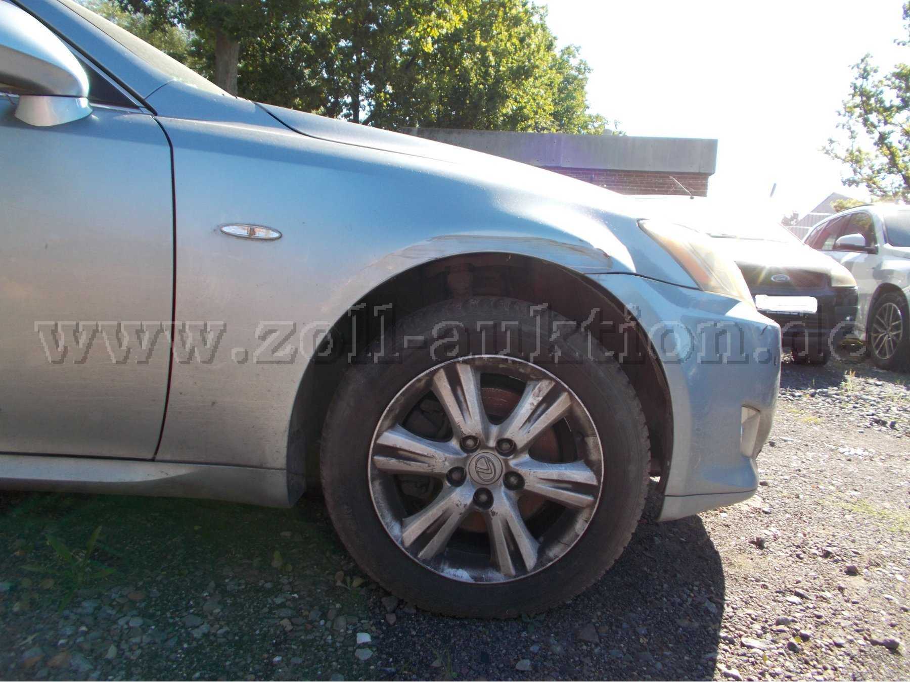 Deformation des vorderen rechten Kotflügels