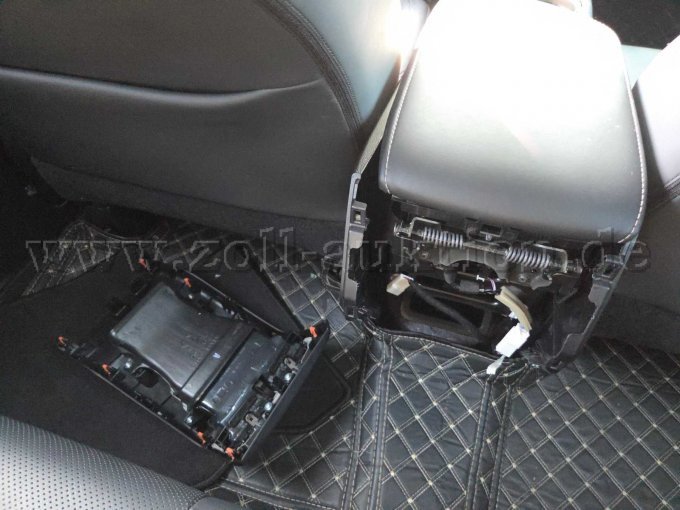 Mittelkonsole hinten gebrochen