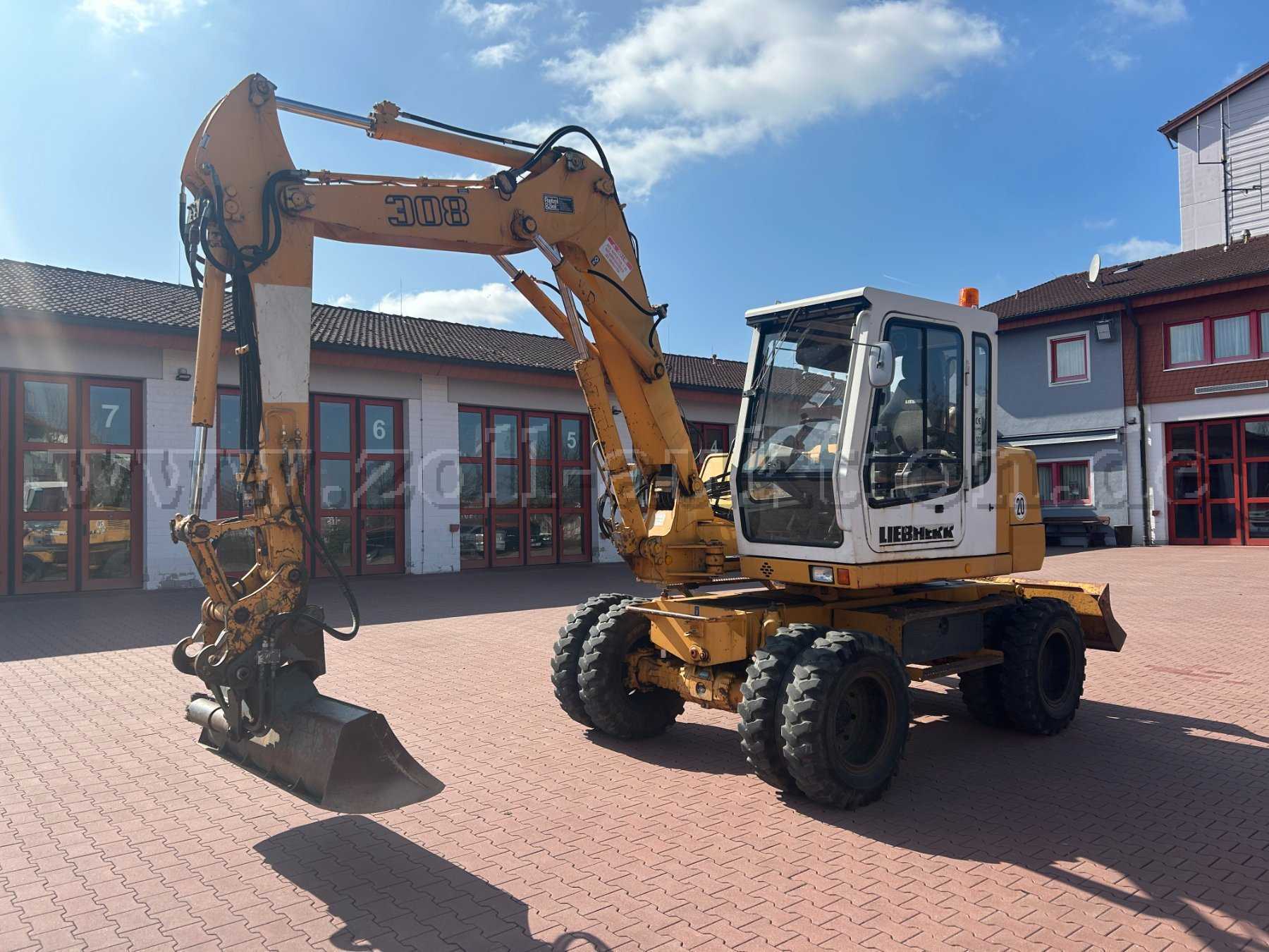 Bagger vorne links