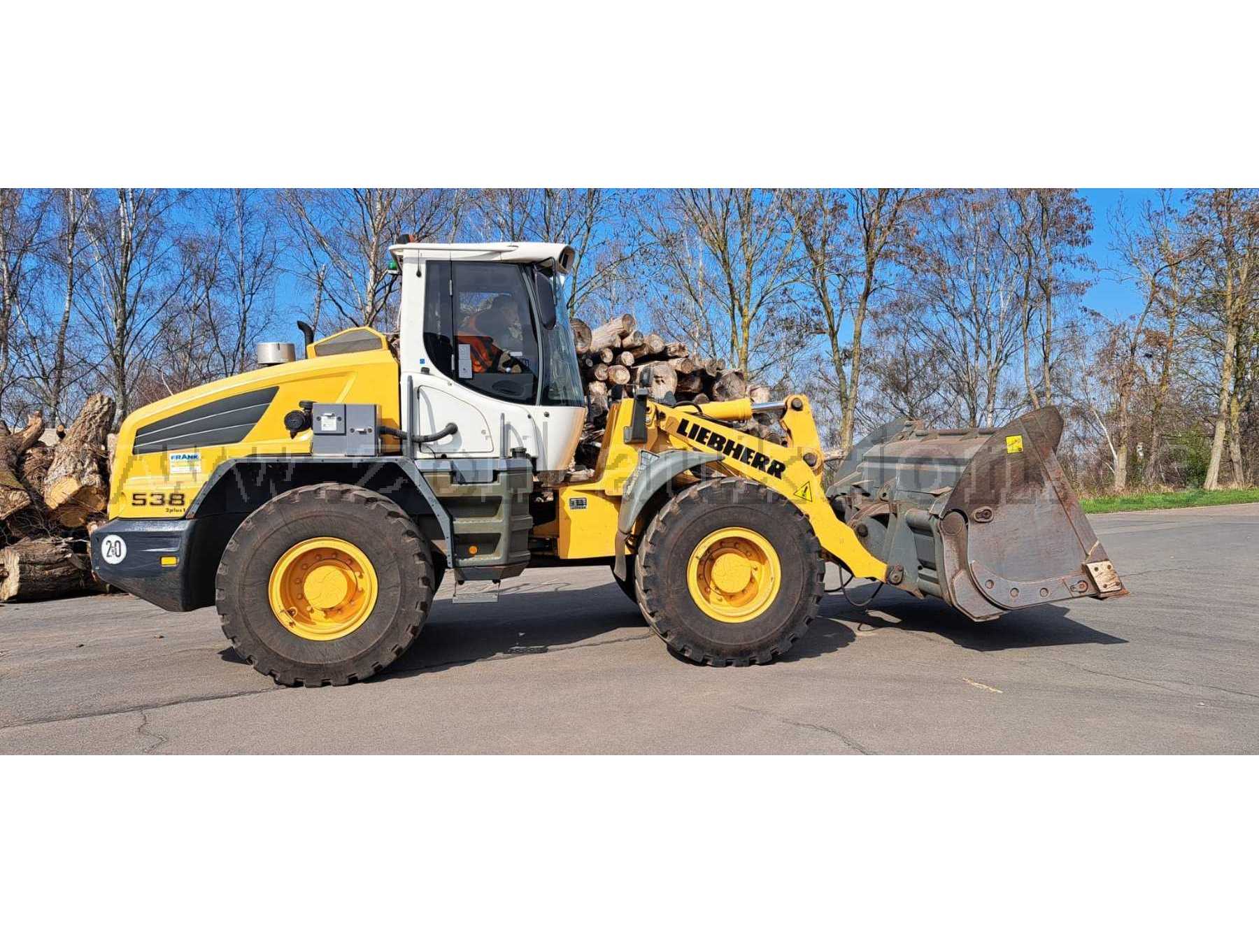 Seitenansicht Radlader Fahrtrichtung rechts