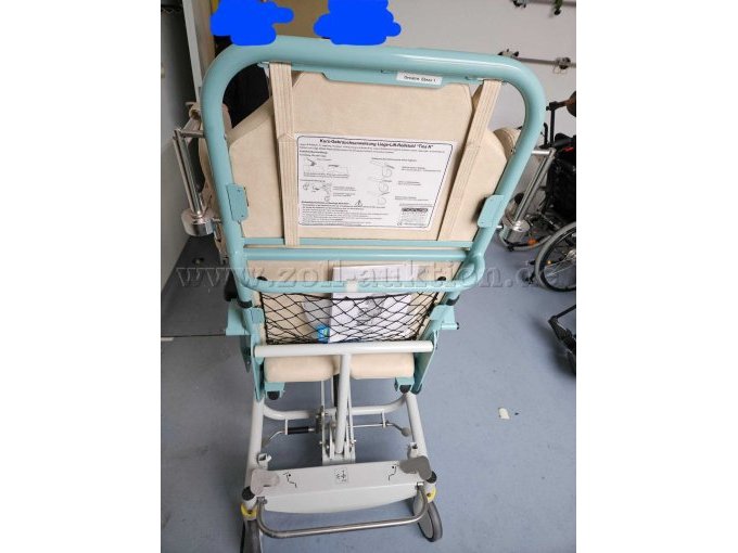 Rollstuhl von hinten