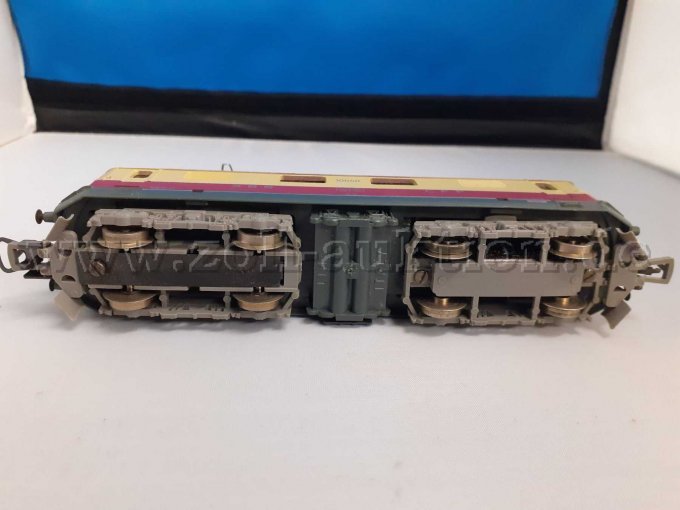 Lima 208066LG Re 4/4 BR 10050 E-Lok, Unterseite