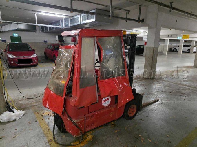 Ansicht hinten rechts mit Türen