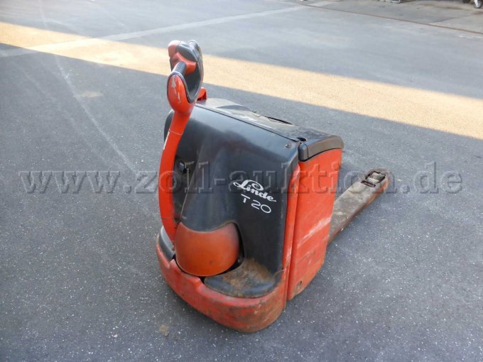 1 Linde elektrischer Niederhubwagen T 20 defekt – foto 4 – kavel bij Zoll-Auktion, Niederwerrn
