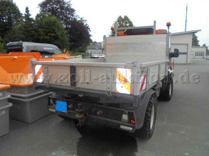 Rückansicht mit Kipperpritsche