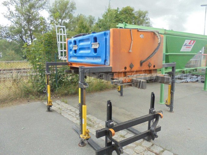 Streuer auf Lagergestell