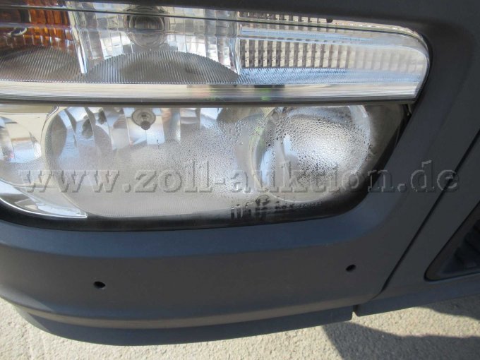 Scheinwerfer rechts innen naß