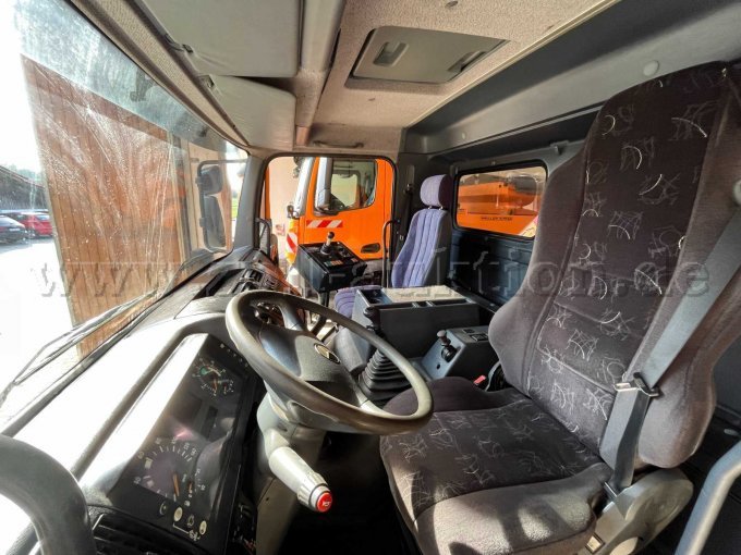 1 Lkw Daimlerchrysler Atego 1828 3-Seiten-Kipper mit HMF Ladekran – foto 9 – kavel bij Zoll-Auktion, Wurmsham