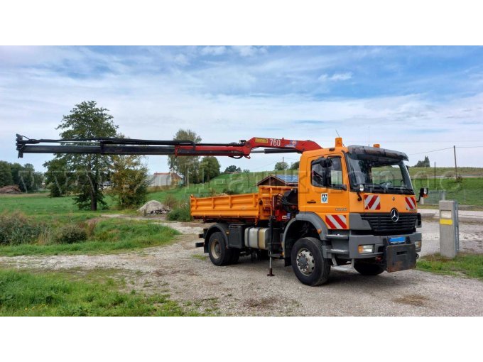 1 Lkw Daimlerchrysler Atego 1828 3-Seiten-Kipper mit HMF Ladekran – foto 5 – kavel bij Zoll-Auktion, Wurmsham