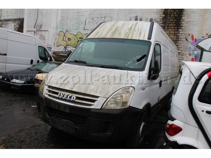 Iveco -vorne links-