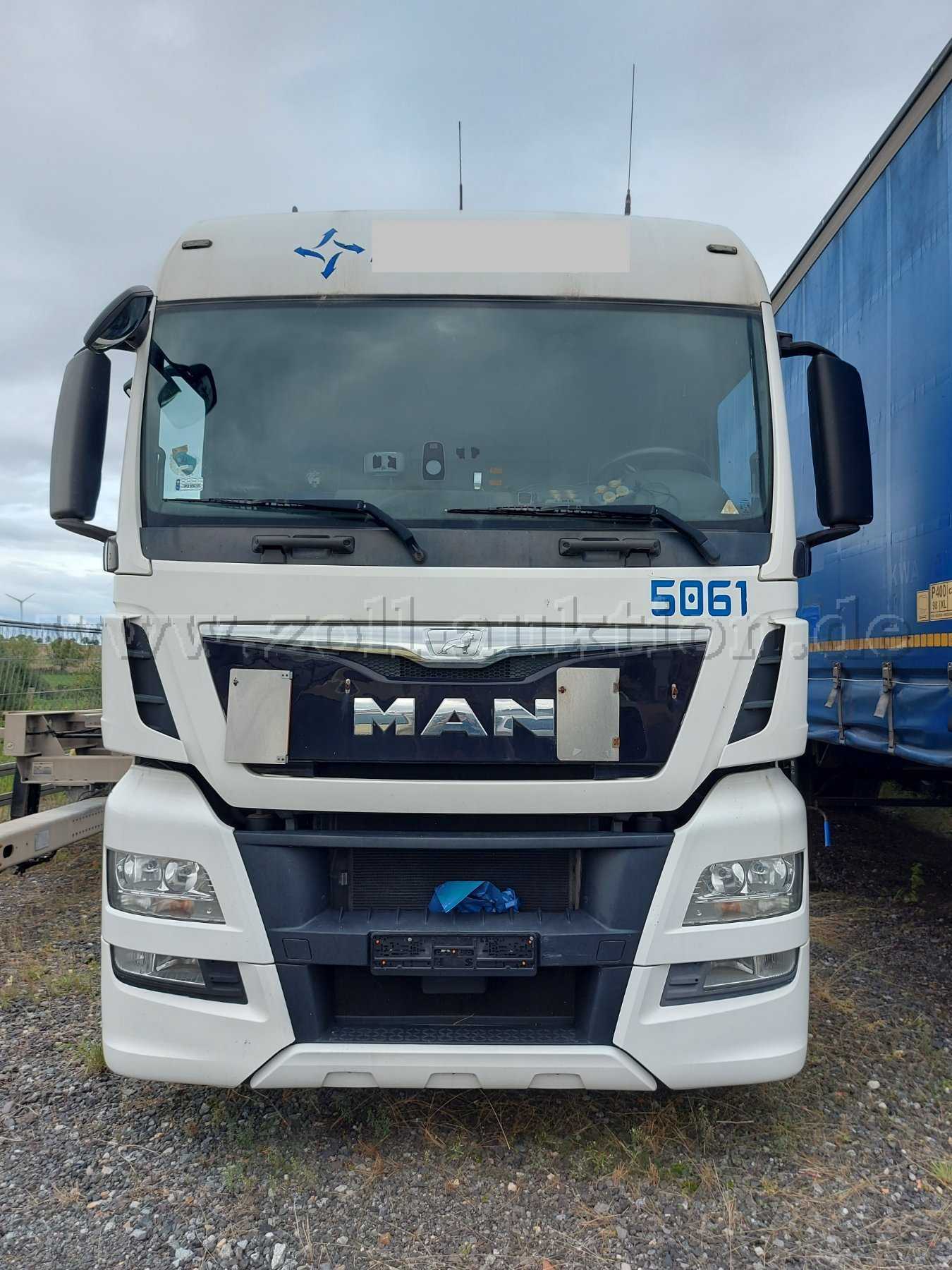 1辆MAN TGX 18.440牵引车含Krone半挂车,首次登记2016年,波兰牌照