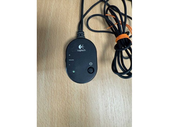Logitech X-210 PC Lautsprecher
Bedienfeld