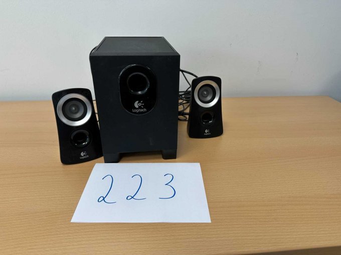 Logitech X-210 PC Lautsprecher
Gesamtansicht