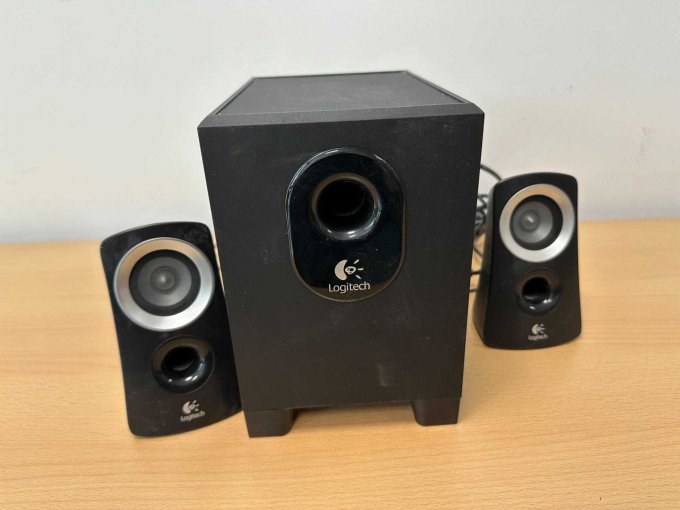 Logitech X-210 PC Lautsprecher
Ansicht von vorne