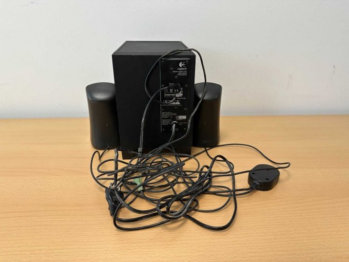 Logitech X-210 PC Lautsprecher
Ansicht von hinten