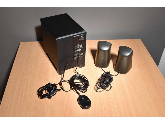 Logitech Z313 PC Lautsprecher
Ansicht von hinten