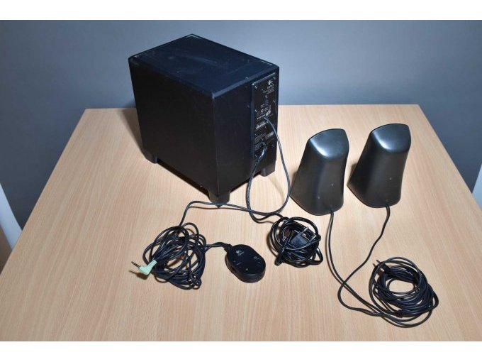 Logitech Z313 PC Lautsprecher
Ansicht von hinten