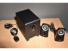 Logitech Z313 PC Lautsprecher 
Gesamtansicht von vorne