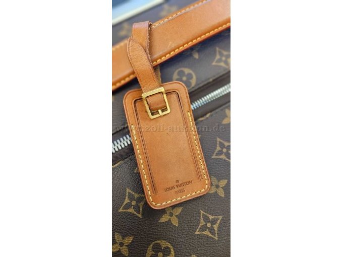 Anhänger mit Markenaufdruck