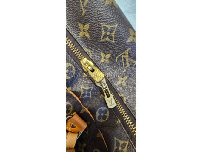 Zipper Markenaufdruck