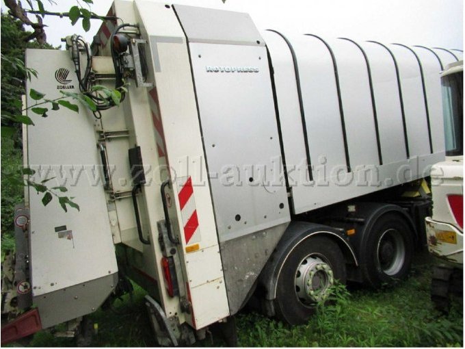 hinten rechts eingeschränkt