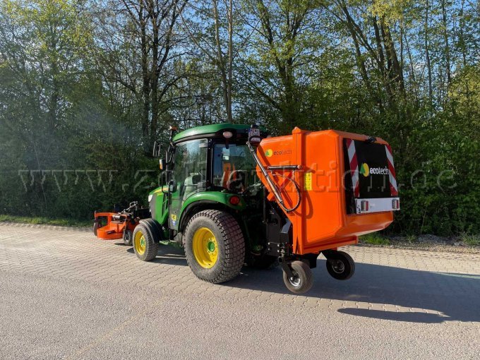 Mit Traktor hinten links