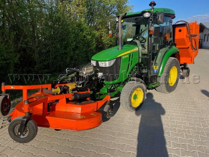 Mit Traktor vorne links
