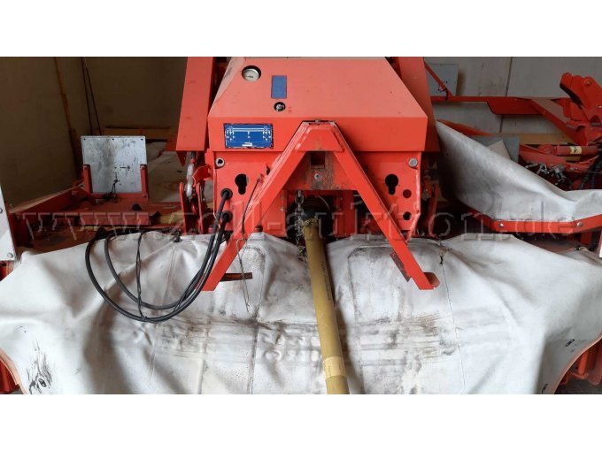 Anbaubock mit Schnellkuppeldreick und Gelenkwelle