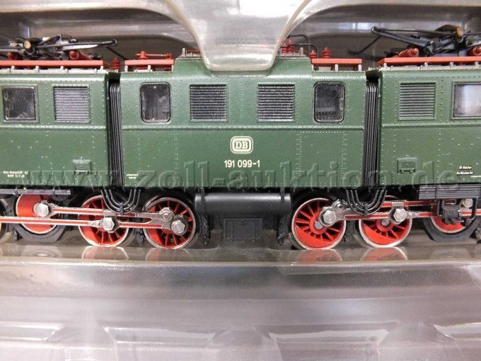 Detailaufnahme der Treibstange, Kuppelstange und Schwingenstange und Betriebsnummer 191 099-1