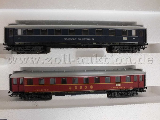 Abbildung der im Set enthaltenen Zugwagen 1. Klasse und ein Speisewagen der DSG